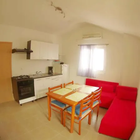 Appartement Two-bedroom In Iii Ražanac
